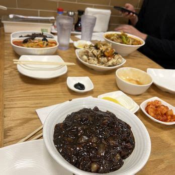  안강 육수면: 매콤한 고추장 맛에 시원하게 녹이는 깊은 육수!